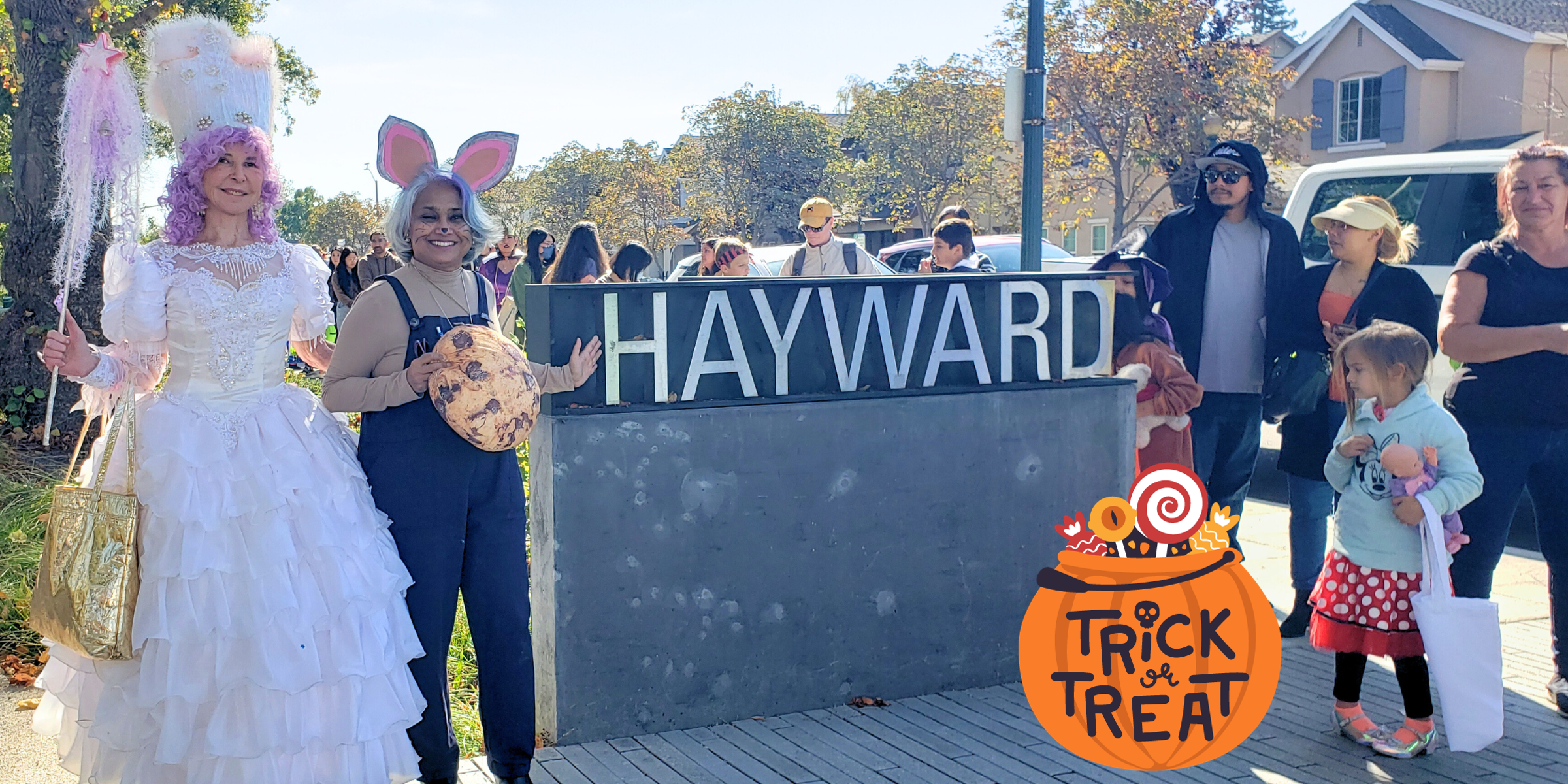 Hayward Library Director Jayanti Addlemen welcoming members of the community to Trunk or Treat 2022